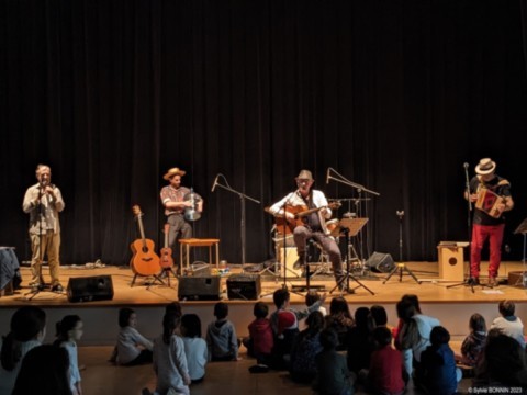Le Photos du bal pour enfants de la compagnie Balao spectacle musical centre aérés mairie comité d'entreprise